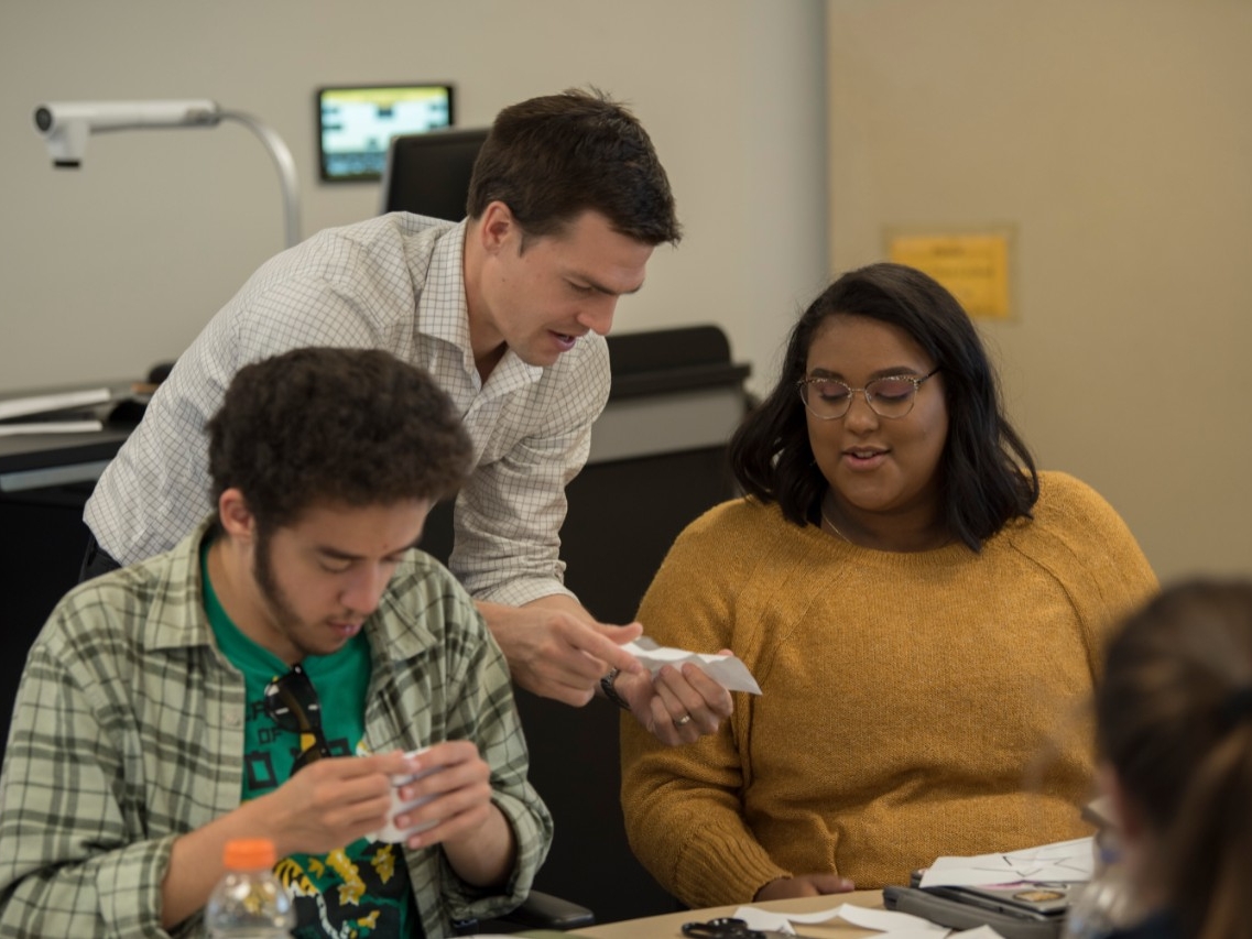 Students and faculty doing first-year support activities together in the classroom