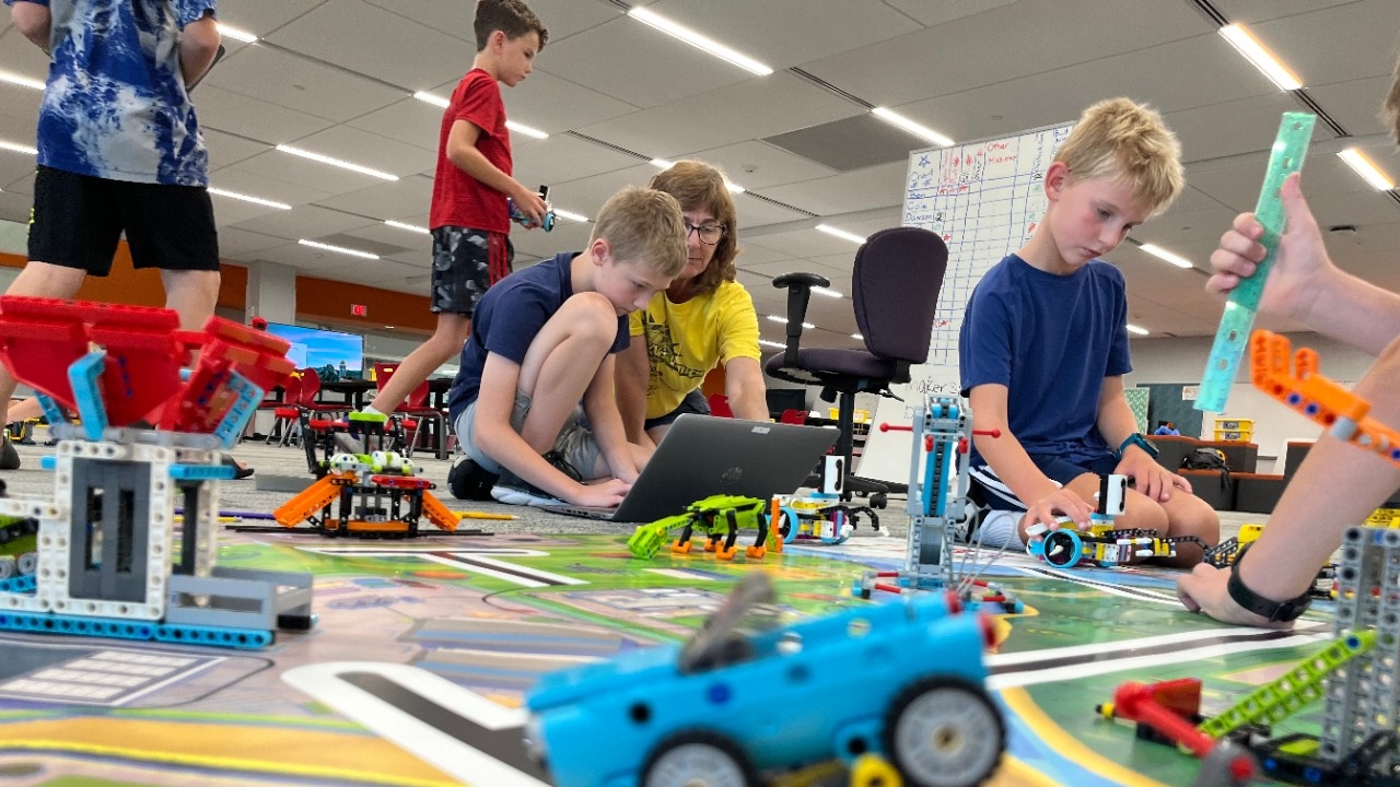 Kids program and test electronic LEGO creations