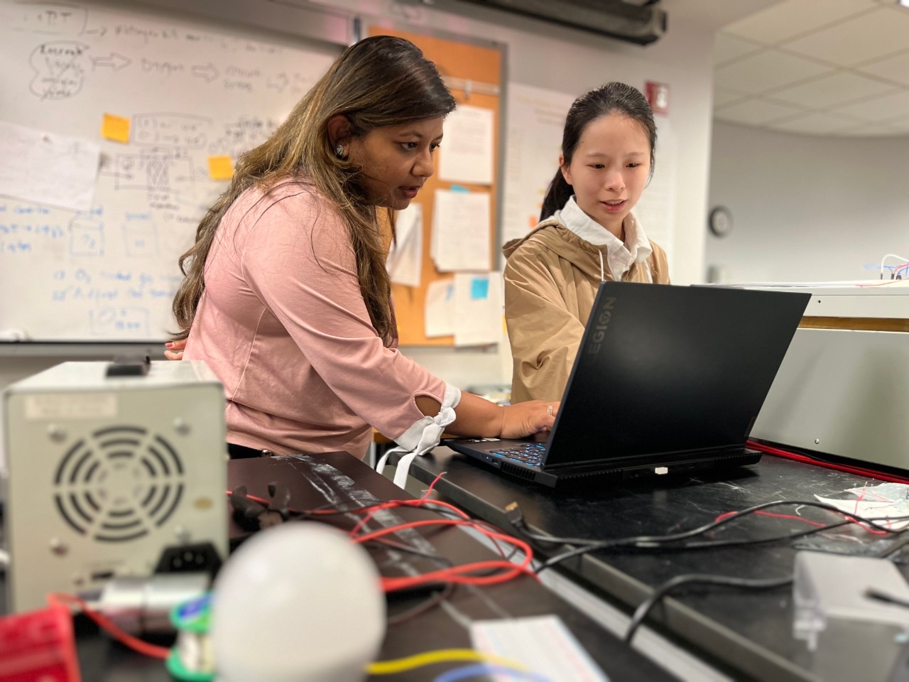 NKU Engineering instructor guides student through research in the lab.