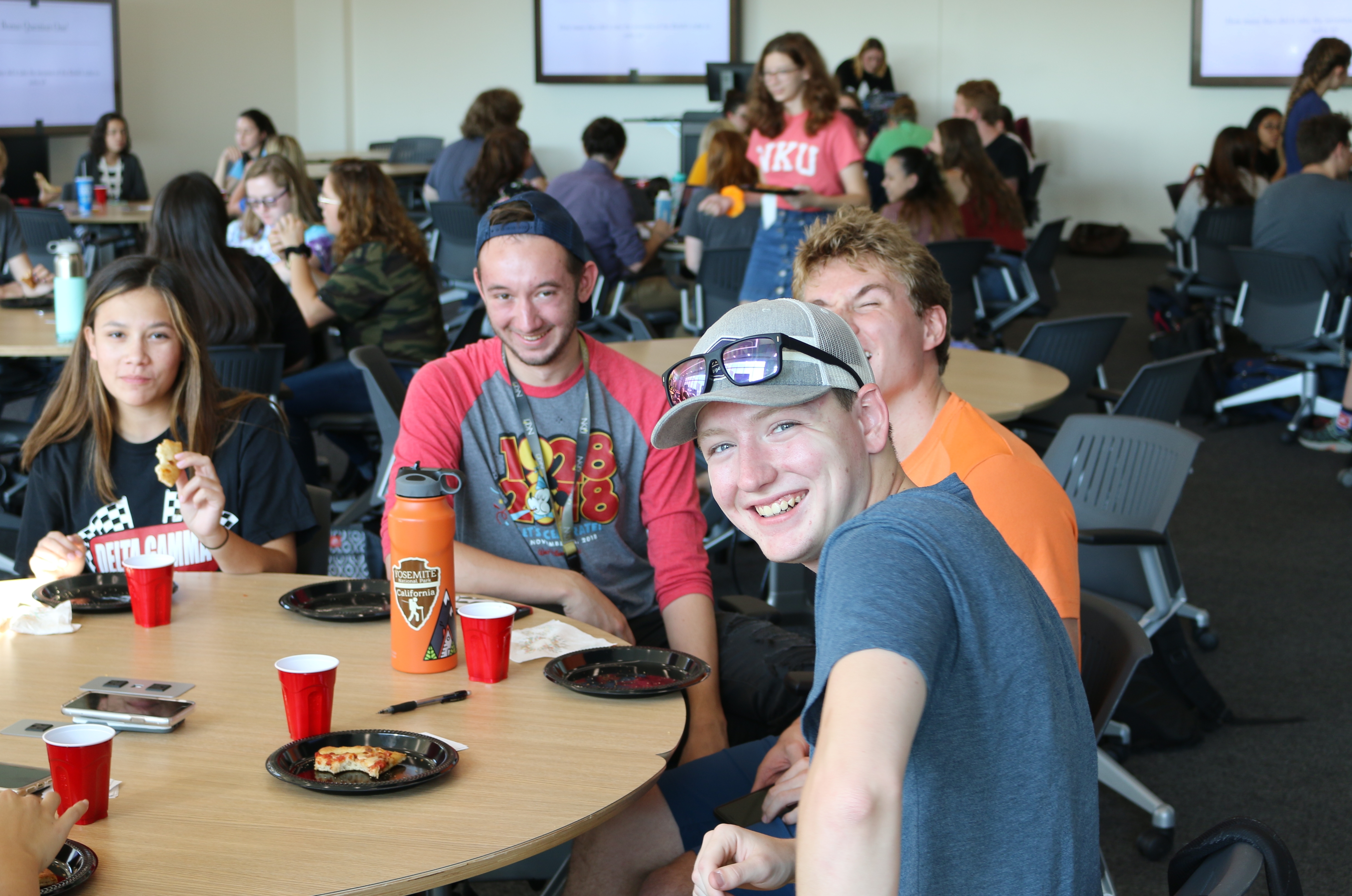 honors students eating lunch